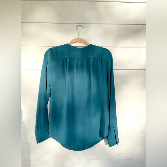 Ann Taylor LOFT Business Casual Button Down. Size Small - Picture 5 of 7